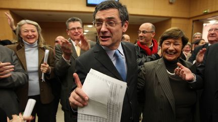 Patrick Devedjian (UMP), apr&egrave;s sa victoire lors du premier tour de l'&eacute;lection municipale partielle dans sa circonscription des Hauts-de-Seine, le 9 d&eacute;cembre 2012. ( / MAXPPP)