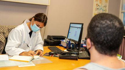 Un centre de santé à Champigny-sur-Marne (Val-de-Marne), le 22 octobre 2022. (ALINE MORCILLO / AFP)