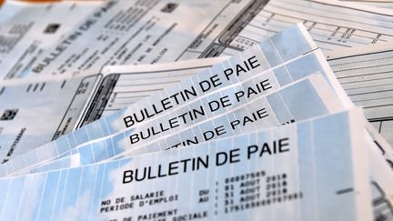 Bulletin de paie (photo d'illustration), à Montpellier, le 3 août 2022. (SYLVIE CAMBON / MAXPPP)