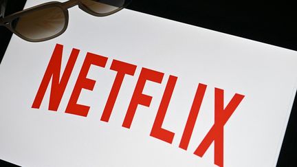 Le logo de Netflix affiché sur un écran à Ankara, en Turquie, le 19 juillet 2023. (HARUN OZALP / ANADOLU AGENCY / AFP)