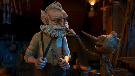 Pinocchio et Geppetto dans le film de Guillermo del Toro.&nbsp; (NETFLIX)