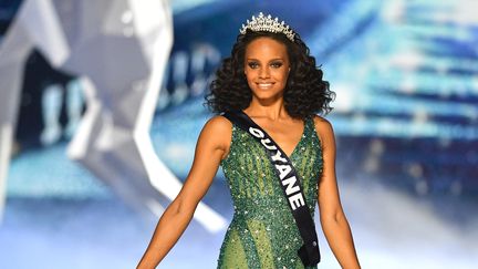 Alicia Aylies, miss Guyane, lors de l'élection de Miss France 2017, à Montpellier (Hérault), le 17 décembre 2016. (PASCAL GUYOT / AFP)