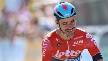 Victor Campenaerts lors de sa victoire sur la 18e étape du Tour de France, à Barcelonnette, le 18 juillet 2024. (MARCO BERTORELLO / AFP)