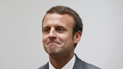 Emmanuel Macron remet en cause le statut des fonctionnaires