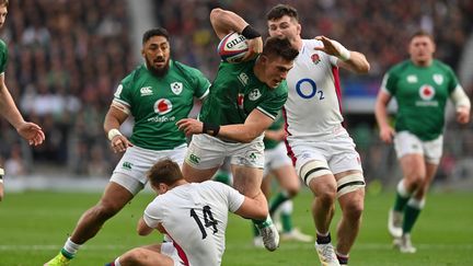 L'Irlandais Dan Sheehan tente de passer en force contre l'Angleterre à Twickenham, le 12 mars.&nbsp; (GLYN KIRK / AFP)