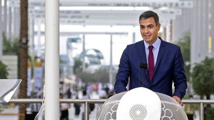 Le Premier ministre socialiste espagnol, Pedro Sanchez,&nbsp;à l'Expo 2020 à Dubaï (Emirats Arabes Unis), le 2 février 2022. (KARIM SAHIB / AFP)