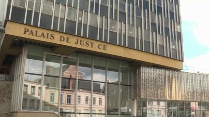 Un procès très attendu s’est ouvert devant les assises du Nord, à Douai, vendredi 10 juin. Dino Scala, 61 ans, est poursuivi pour viols et agressions sexuelles sur 56 victimes en 30 ans. (franceinfo)