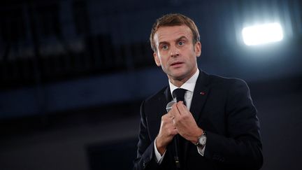 Emmanuel Macron lors d'un discours à Guise (Aisne), le 19 novembre 2021. (BENOIT TESSIER / POOL / AFP)