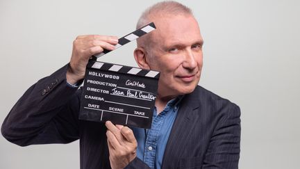 Le&nbsp;couturier Jean Paul Gaultier&nbsp;pour l'exposition CinéMode qui se tient à la Cinémathèque de Paris, jusqu'au 16 janvier 2022.&nbsp; (Capucine Henry.)