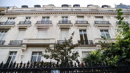 Un appartement appartenant à Jeffrey Epstein, dans le 16e arrondissement de Paris. (JACQUES DEMARTHON / AFP)