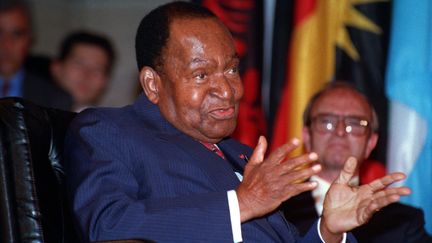 Le président ivoirien Félix Houphouet-Boigny lors d'une visite à l'Unesco le 19 mai 1993. (CHARLES PLATIAU / REUTERS)