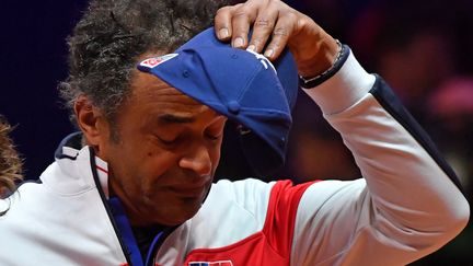 Yannick Noah très ému lors de la Marseillaise (PHILIPPE HUGUEN / AFP)