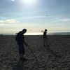 Nicolas et Benoît fouillent la plage de Deauville à la recherche de métaux.&nbsp; (Céline Delbecque)