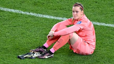 La gardienne de l'équipe de France Solène Durand après l'élimination des Bleues en quart de finale de la Coupe du monde féminine de football, samedi 12 août 2023 (WILLIAM WEST / AFP)