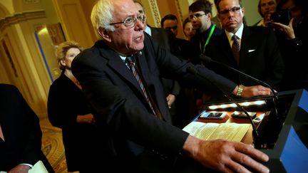 Le sénateur démocrate Bernie Sanders devant la presse à Washington, le 23 mai 2017 (YURI GRIPAS / REUTERS)