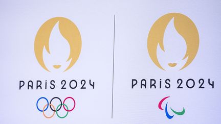 Les logos des Jeux olympiques et paralympiques de Paris 2024, à Paris, le 19 mars 2024. (XOSE BOUZAS / HANS LUCAS / AFP)