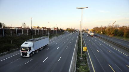 L'autoroute A3 au niveau de Romainville (Seine-Saint-Denis), le 27 mars 2020.&nbsp; (HARRY FLEX / ONLY FRANCE / AFP)