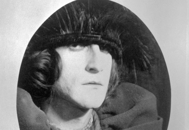 Marcel Duchamp déguisé en son alter-ego féminin Rose Selavy. Une photo signée Man Ray. (BETTMANN / GETTY IMAGES)