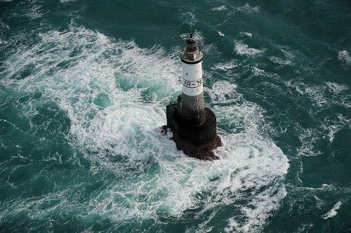 Au milieu de l'océan atlantique le phare d'Ar Men
 (PHOTOPQR/OUEST FRANCE)