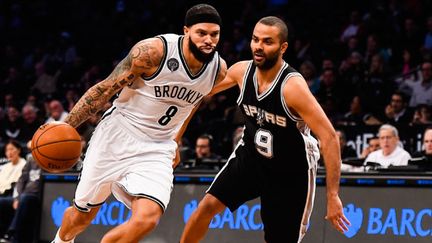 Tony Parker (San Antonio) face à Deron Williams (Brooklyn) (ALEX GOODLETT / GETTY IMAGES NORTH AMERICA)