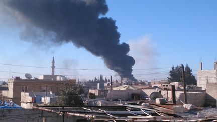 Un bombardement russe sur Aza (Syrie)&nbsp;aurait tué&nbsp;au moins six&nbsp;civils, le 25 décembre 2015. (MOHAMAD MOSTAFA / CITIZENSIDE.COM / AFP)