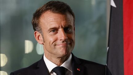 Emmanuel Macron, le 28 juillet 2023 à Port Moresby (Papouasie-Nouvelle-Guinée). (LUDOVIC MARIN / AFP)