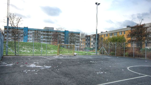 &nbsp; (Le terrain du "Zlatan court" au cœur de la cité de Rosengard. © Radio France/ Franck Ballanger)