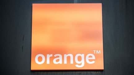 Le logo Orange à Caen (Calvados), le 29 novembre 2019. (SAMEER AL-DOUMY / AFP)