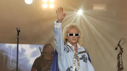 Michel Polnareff, lors d'un concert au pied de la tour Eiffel, le 14 juillet 2007. (HALEY / SIPA)