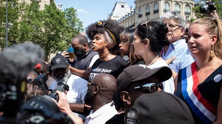 Les députés La France insoumise Eric Coquerel et Mathilde Panot lors de la manifestation en mémoire d'Adama Traoré, à Paris, le 8 juillet 2023. (VALERIE DUBOIS / HANS LUCAS / AFP)