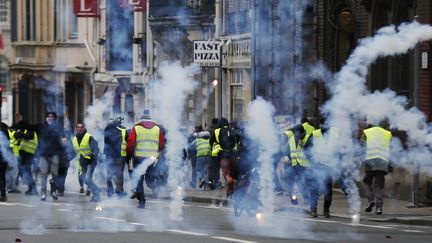 Une manifestation des "gilets jaunes", le 5 janvier 2019, à Rouen (Seine-Maritime). (CHARLY TRIBALLEAU / AFP)