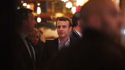 Emmanuel Macron au restaurant La Rotonde à Paris, le 23 avril 2017.&nbsp; (REAU ALEXIS / SIPA)