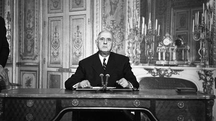 Allocution du général de Gaulle, président de la République, à l'occasion de la présentation de ses voeux à la nation, le 31 décembre 1966). (PAUL HARLE / INA)