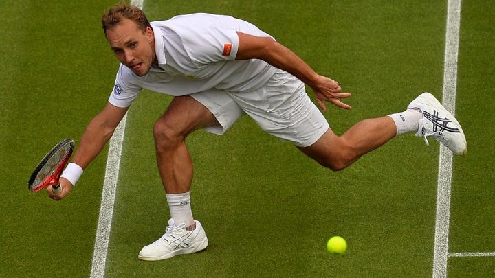 Le Belge Steve Darcis lors de son match contre l'Espagnol Rafael Nadal, le 24 juin 2013 &agrave; Wimbledon.&nbsp; (CARL COURT / AFP)