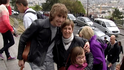 Concert improvisé sur les marches du Sacré-Coeur et gros succès pour Florian Bauer !
 (France 3 Culturebox)