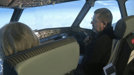 Santé : quand des soignants pilotent un avion pour mieux gérer le stress (FRANCE 3)