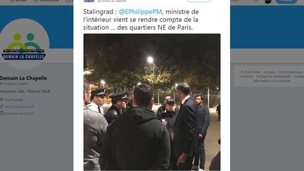 Capture d'écran d'un tweet montrant Edouard Philippe dans le 19e arrondissement de Paris avec une équipe de la Bac, le 9 octobre 2018. (DEMAIN LA CHAPELLE / TWITTER)