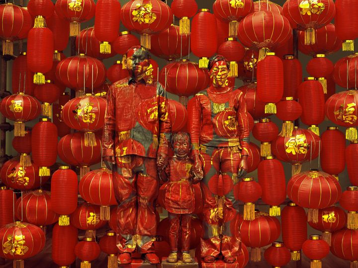 Liu Bolin, "Hiding in the City 107, Family Photo", 2012
 (Liu Bolin, courtesy of the artist / Galerie Paris-Beijing)