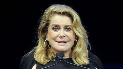 Catherine Deneuve au festival de La Baule, où elle a reçu un prix pour l'ensemble de sa carrière, le 11 novembre 2017 
 (Sébastien Salom-Gomis / Sipa)