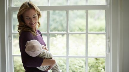 Le cong&eacute; parental pourrait &ecirc;tre ramen&eacute; &agrave; un an et demi pour les femmes. (AMV PHOTO / DIGITAL VISION / GETTY IMAGES)