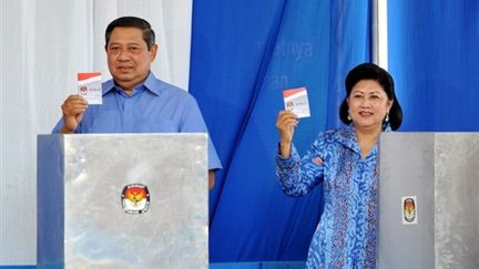 Le président indonésien, Susilo Bambang Yudhoyono, et son épouse (© AFP PHOTO/ADEK BERRY)