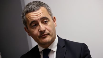 Gérald Darmanin, ministre de l'Intérieur, en déplacement dans un commissariat du 8e arrondissement de Marseille, le 30 janvier 2023. (VALLAURI NICOLAS / MAXPPP)