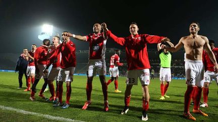  (Les joueurs du Nîmes Olympique repartiront en Ligue 2 la saison prochaine avec huit points de pénalité © MaxPPP)