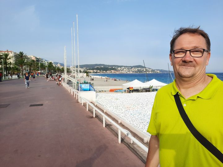 Jean-Claude Hubler, co-président de l'association Life for Nice, s'inquiète cinq ans après l'attentat de l'état psychologique des enfants, nombreux le soir de l'attentat. Il déplore un manque de sensibilisation dans l'Education nationale (FARIDA NOUAR / RADIO FRANCE)