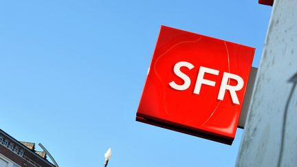 L'amende concerne&nbsp;SRR, la filiale r&eacute;unionaise de l'op&eacute;rateur SFR. (PHILIPPE HUGUEN / AFP)