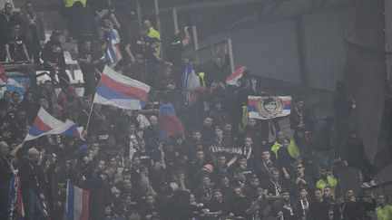 Les supporters de Lyon au Stade Vélodrome de Marseille, le 29 octobre 2023. (CHRISTOPHE SIMON / AFP)