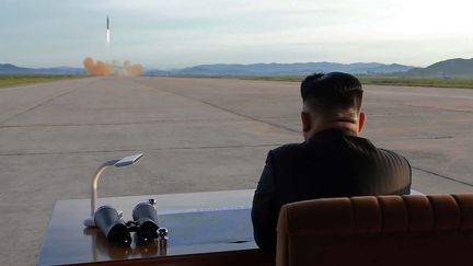 SEPTEMBRE. Une photo officielle de Kim Jong-un, diffusée le 16 septembre 2017 après un essai de missile en Corée du Nord. (KCNA VIA KNS / AFP)