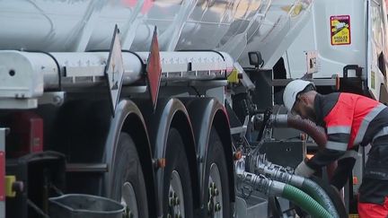 Pénurie de carburant : la situation s’améliore lentement dans les stations-service