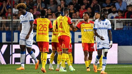 Les joueurs de Lens célèbrent leur but contre Auxerre en Ligue 1 le 3 juin 2023. (ARNAUD FINISTRE / AFP)