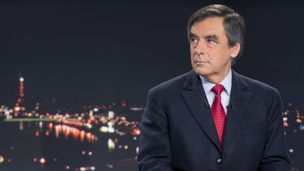 Fran&ccedil;ois Fillon, d&eacute;put&eacute; UMP de Paris,&nbsp;sur le plateau du journal de 20 heures de TF1, le 9 novembre 2014. (KENZO TRIBOUILLARD / AFP)